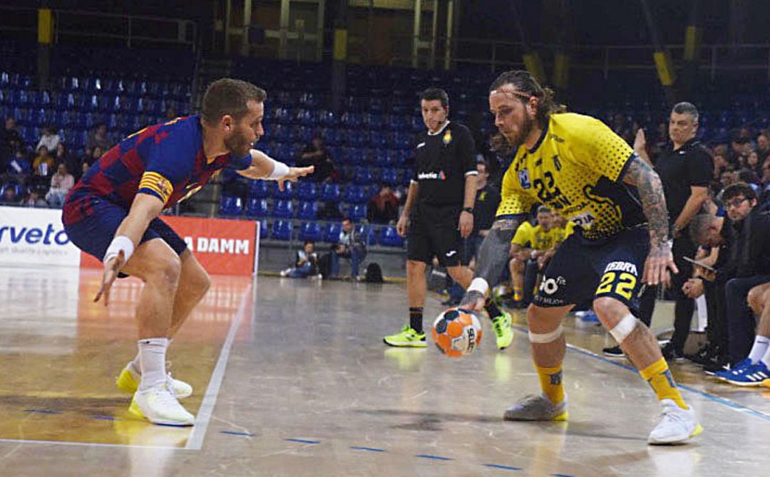 Leo en un partido contra el Barça en su última temporada en Irún Leo en un partido contra el Barça en su última temporada en Irún
