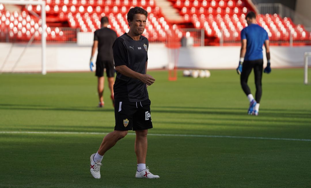 Rubi concentrado en el entrenamiento del Almería. Rubi concentrado en el entrenamiento del Almería.