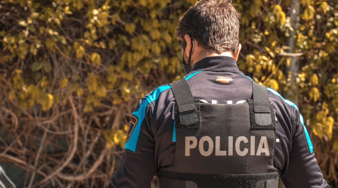 Agente de la Policía Local de Manzanares El Real Agente de la Policía Local de Manzanares El Real