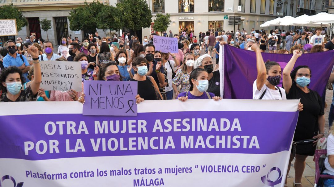 Imagen de archivo de un acto por la lucha contra la violencia de género en el Ayuntamiento de Málaga. Imagen de archivo de un acto por la lucha contra la violencia de género en el Ayuntamiento de Málaga.