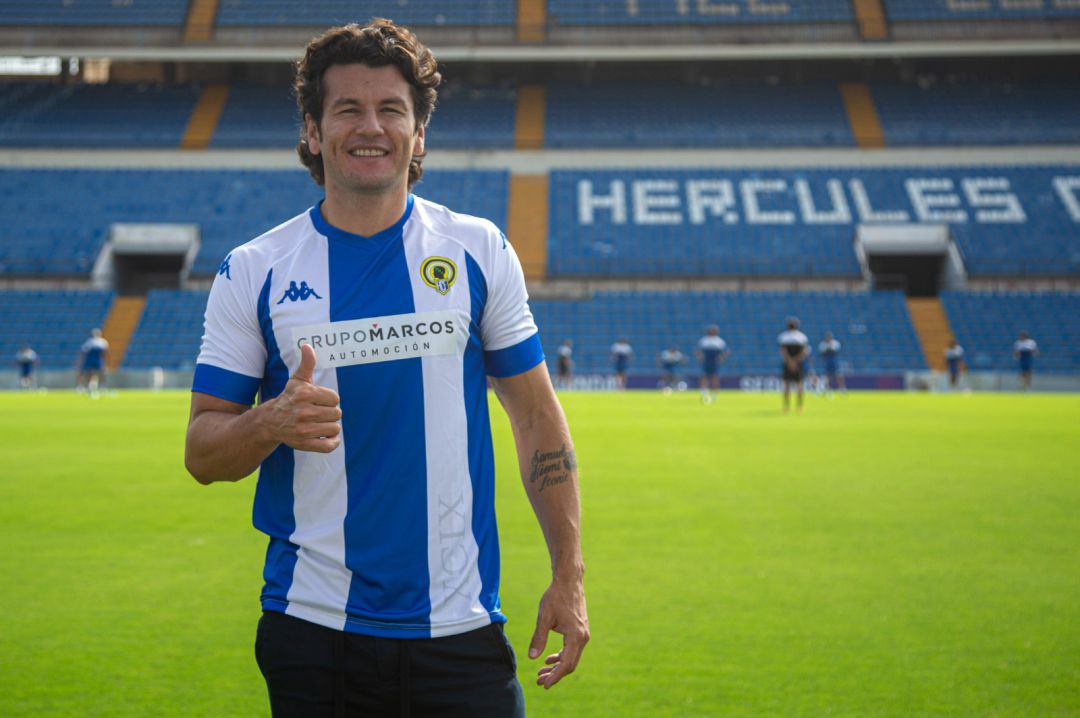 Nelson Haedo Valdez, con la camiseta del Hércules CF Nelson Haedo Valdez, con la camiseta del Hércules CF