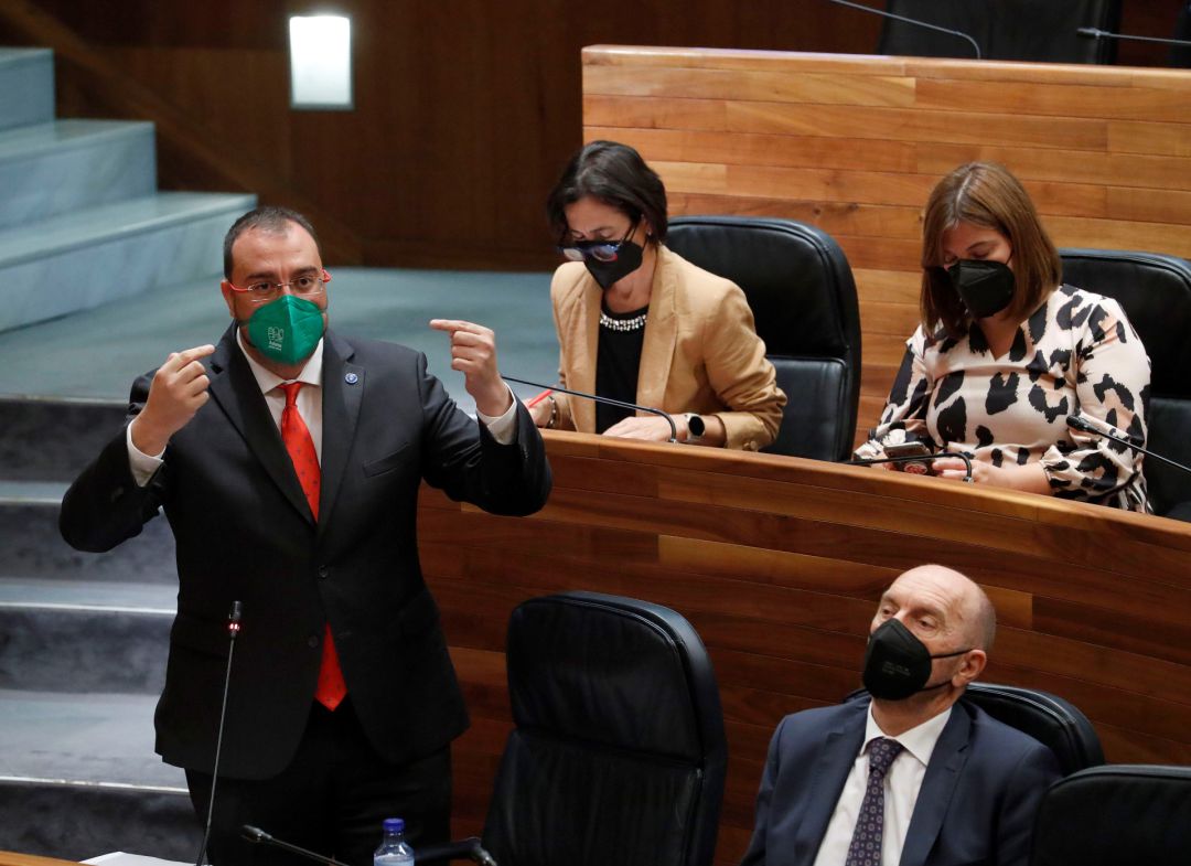 Adrián Barbón durante una de sus intervenciones en la Junta Adrián Barbón durante una de sus intervenciones en la Junta