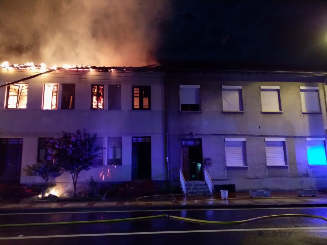 El incendio arrasó completamente la vivienda El incendio arrasó completamente la vivienda