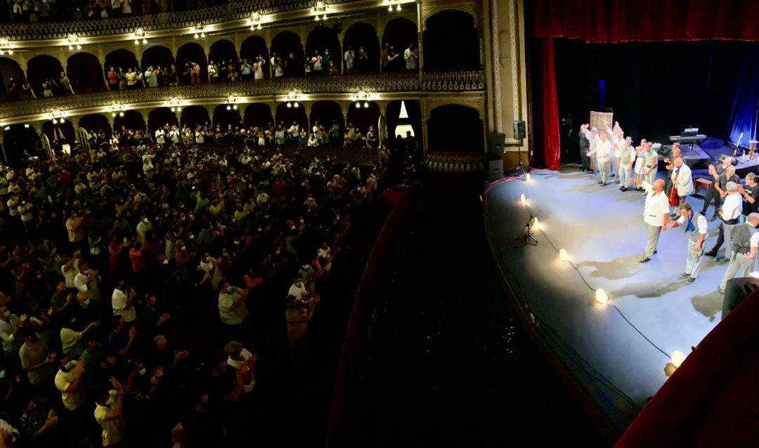 El espectáculo Clandestino en su estreno en el Teatro Falla El espectáculo Clandestino en su estreno en el Teatro Falla