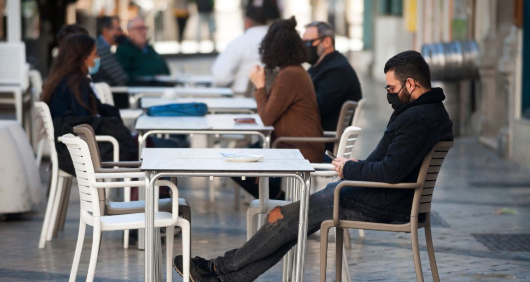 Las mascarillas y el límite en el número de personas en terrazas son algunas de las indicaciones sanitarias Las mascarillas y el límite en el número de personas en terrazas son algunas de las indicaciones sanitarias