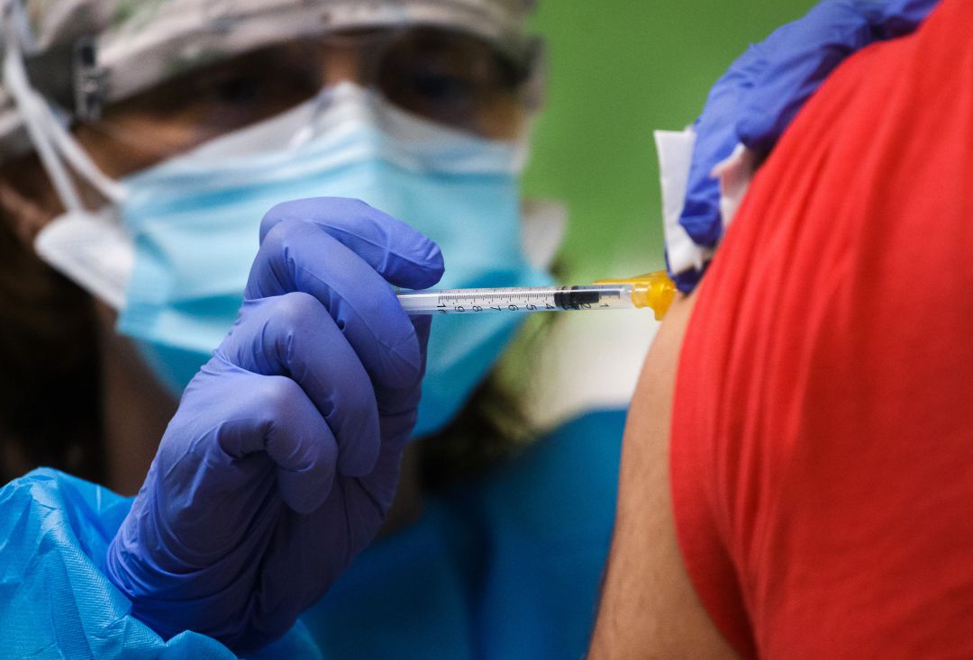 Vacunación masiva con Pfizer Vacunación masiva con Pfizer