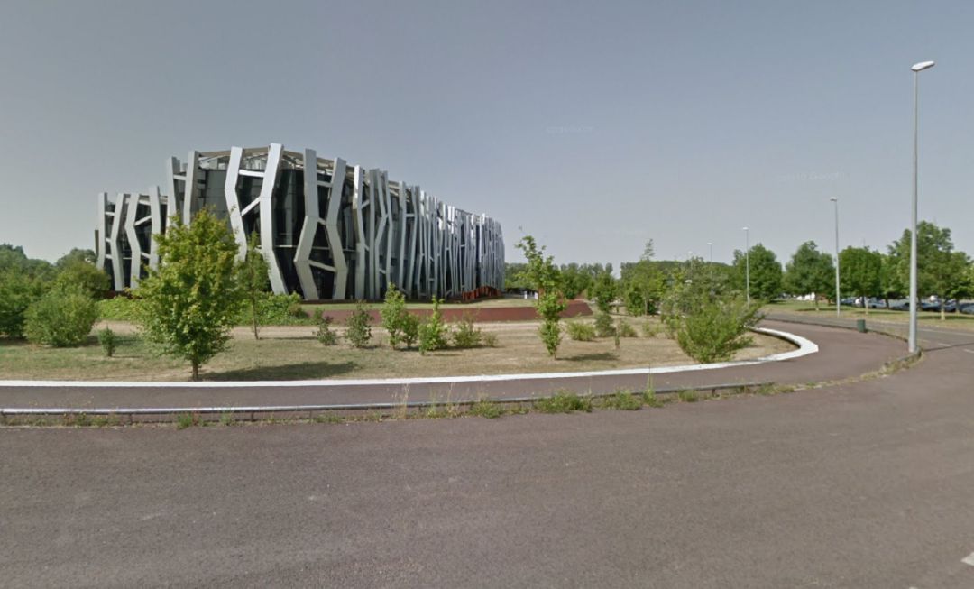El conocido como edificio cromosoma podría acoger la futura universidad El conocido como edificio cromosoma podría acoger la futura universidad