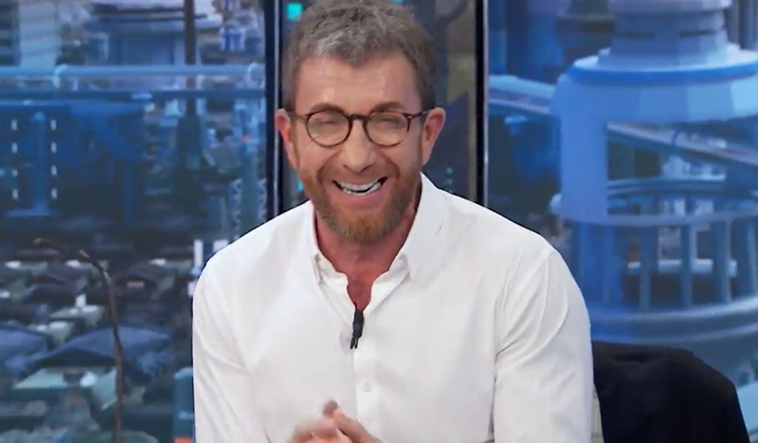 Pablo Motos revela que duerme conectado a 36 cables. Pablo Motos revela que duerme conectado a 36 cables.