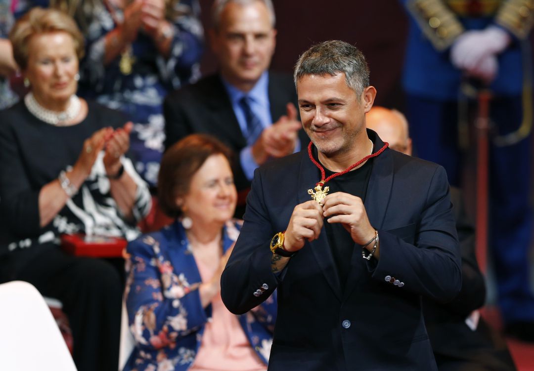 Alejandro Sanz recoge un premio en Sevilla Alejandro Sanz recoge un premio en Sevilla