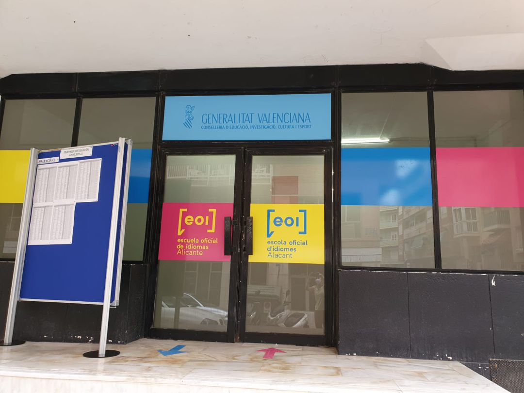 Entrada de la Escuela Oficial de Idiomas de Alicante, que inicia el curso este lunes 27. Entrada de la Escuela Oficial de Idiomas de Alicante, que inicia el curso este lunes 27.