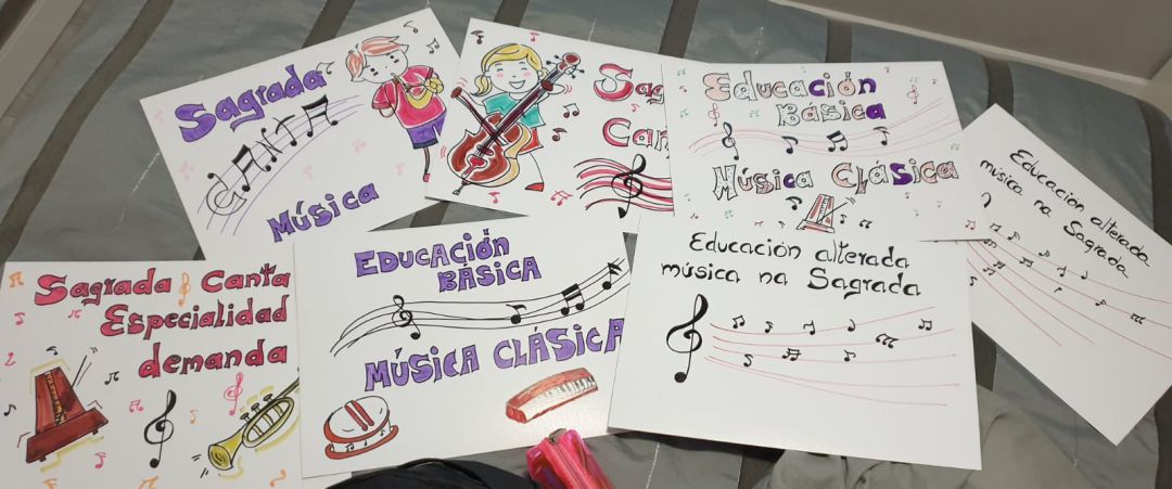 Pancartas en el colegio Sagrada Famlia Pancartas en el colegio Sagrada Famlia