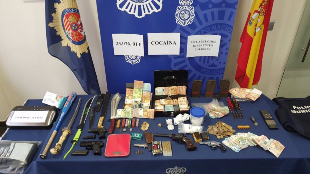 Efectos intervenidos a los presuntos integrantes del grupo criminal desarticulado en Medina y Villanubla. Efectos intervenidos a los presuntos integrantes del grupo criminal desarticulado en Medina y Villanubla.