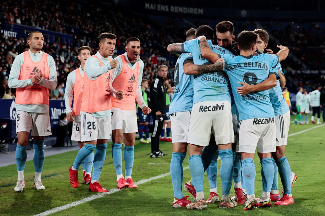Los jugadores del Celta celebran el primer gol marcado al Levante Los jugadores del Celta celebran el primer gol marcado al Levante
