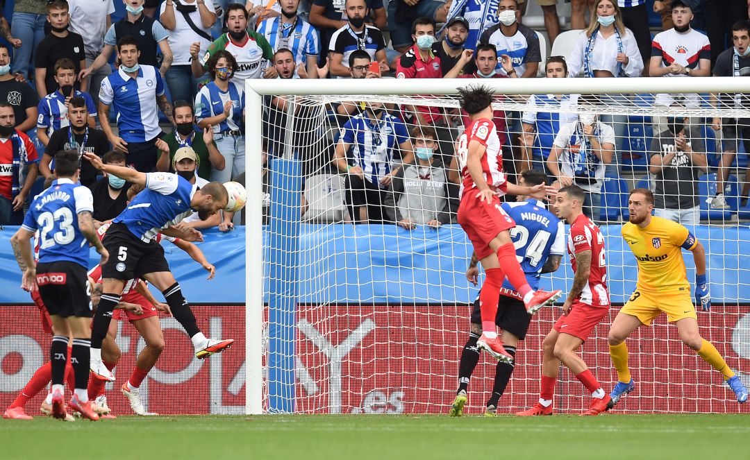 Laguardia remata a gol en el minuto cuatro de partido Laguardia remata a gol en el minuto cuatro de partido