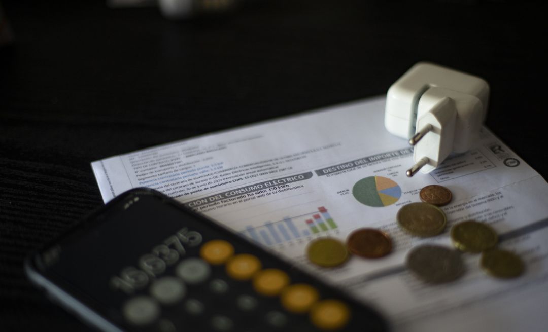 Una factura del consumo de luz Una factura del consumo de luz