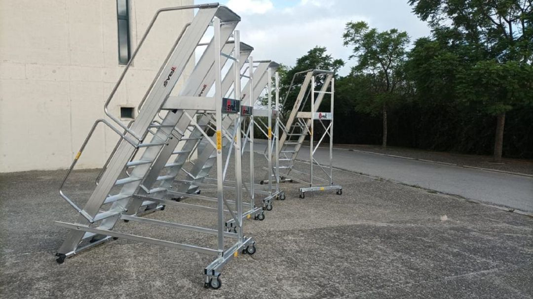 Nuevas escaleras adquiridas. Nuevas escaleras adquiridas.