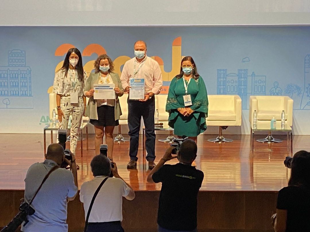 El Hospital de Jerez recibe un premio nacional por un trabajo sobre el área de ingresos económicos El Hospital de Jerez recibe un premio nacional por un trabajo sobre el área de ingresos económicos