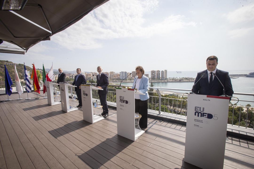 El ministro del Interior, Fernando Grande-Marlaska, comparece con sus homólogos de Italia, Grecia, Chipre y Malta tras la cumbre sobre migraciones realizada en Málaga El ministro del Interior, Fernando Grande-Marlaska, comparece con sus homólogos de Italia, Grecia, Chipre y Malta tras la cumbre sobre migraciones realizada en Málaga
