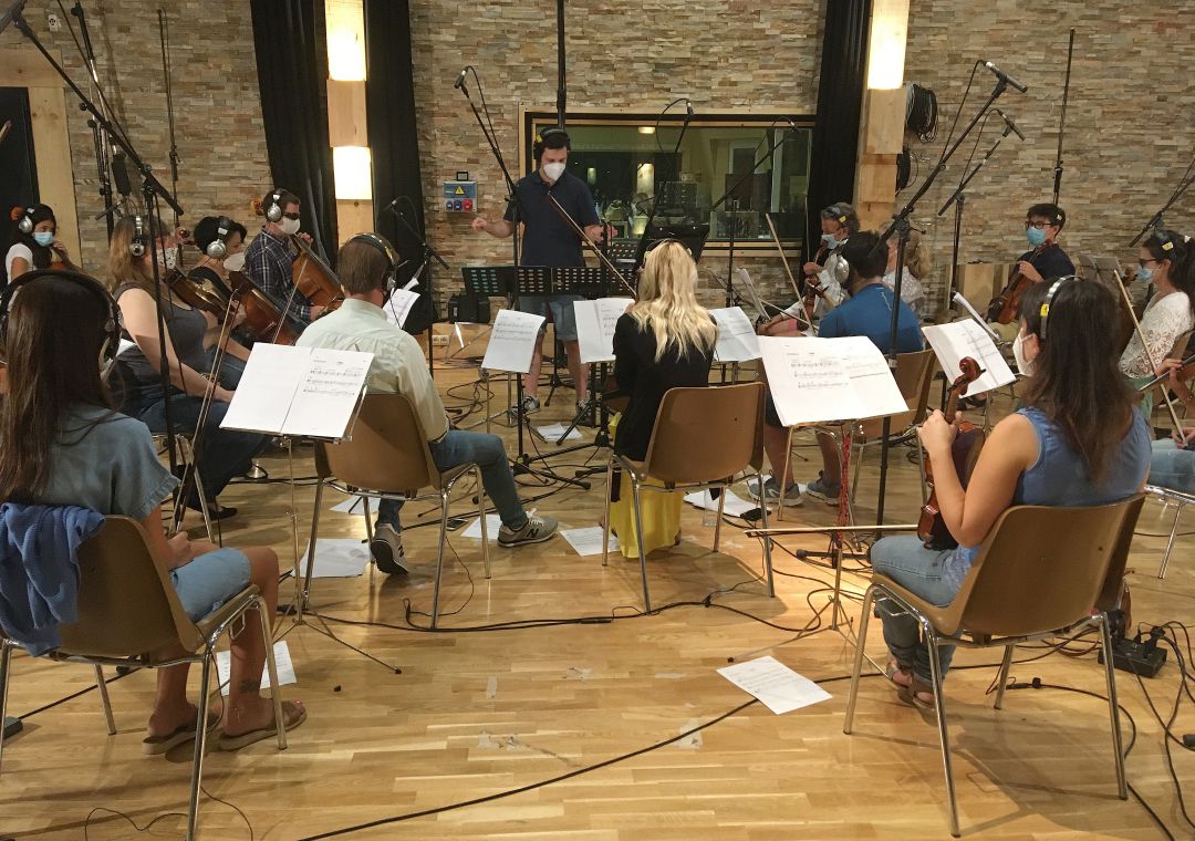 El palentino Óscar Martín en el momento de la grabación de la banda sonora El palentino Óscar Martín en el momento de la grabación de la banda sonora