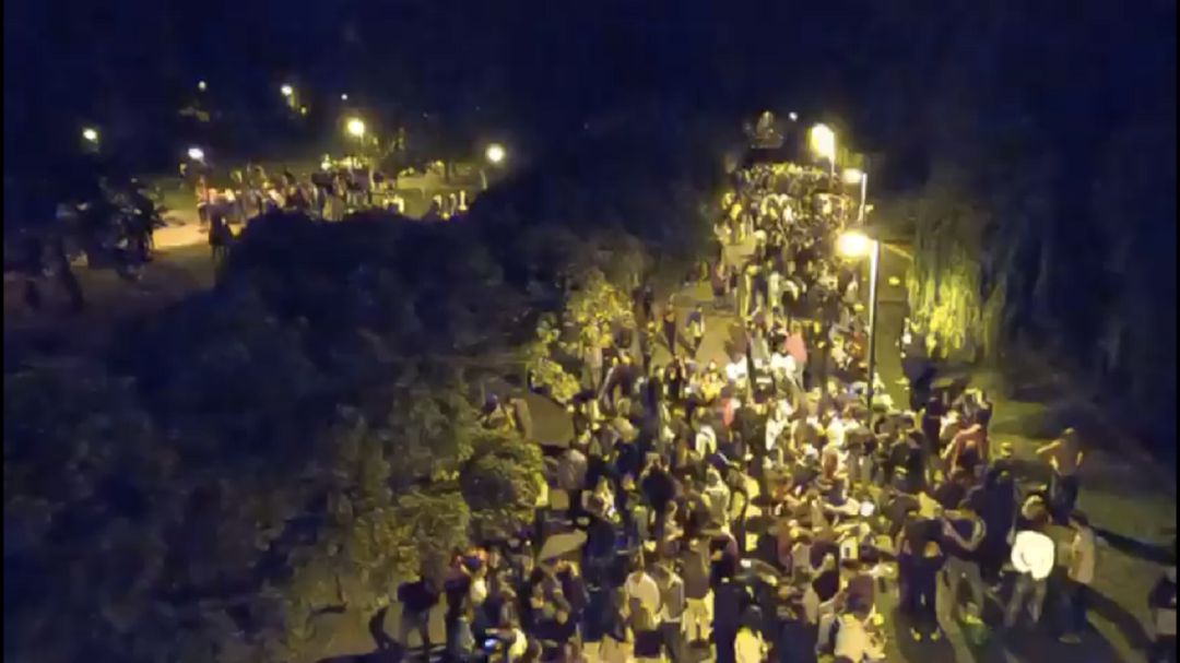 Botellón en el Parque del Ebro de Logroño. Botellón en el Parque del Ebro de Logroño.