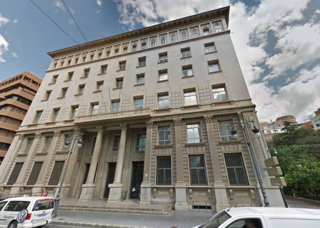 El antiguo edificio de Hacienda de València está cerrado desde 2016 y ahora el Ayuntamiento lo quiere adquirir. El antiguo edificio de Hacienda de València está cerrado desde 2016 y ahora el Ayuntamiento lo quiere adquirir.
