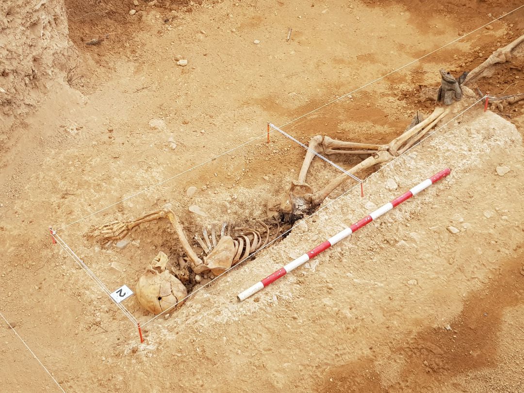 Uno de los cadáveres, con las manos atadas y un balazo que le destrozó el cráneo Uno de los cadáveres, con las manos atadas y un balazo que le destrozó el cráneo