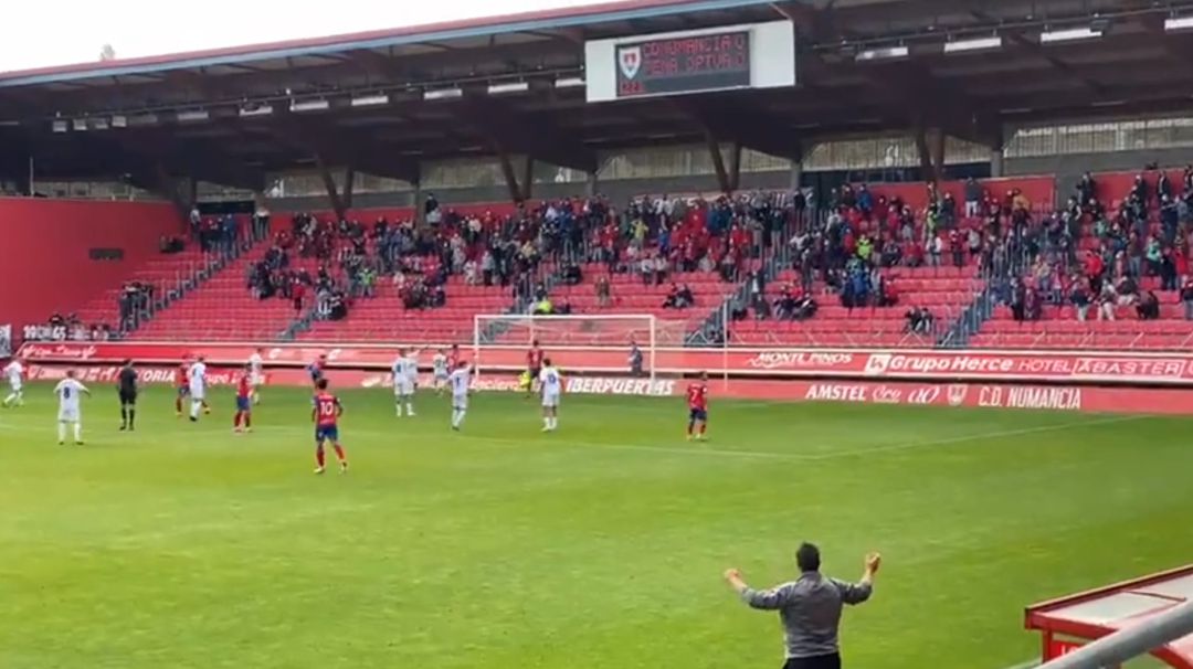 Primero de los goles del Numancia en Los Pajaritos ante la Peña Deportiva. Primero de los goles del Numancia en Los Pajaritos ante la Peña Deportiva.