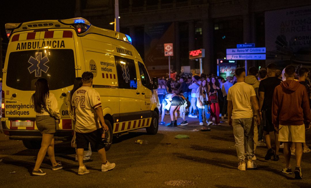 Una ambulancia durante el primer día de las fiestas de la Mercè, a 24 de septiembre de 2021, en Barcelona, Cataluña (España). Una ambulancia durante el primer día de las fiestas de la Mercè, a 24 de septiembre de 2021, en Barcelona, Cataluña (España).