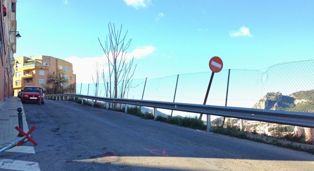 La calle Doña Amalia, en una imagen de archivo, será una de las tres en las que se mejorará la calzada y acera. La calle Doña Amalia, en una imagen de archivo, será una de las tres en las que se mejorará la calzada y acera.
