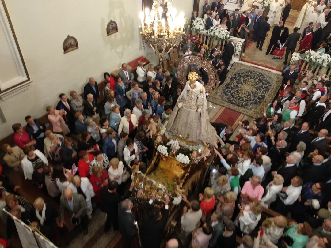 Una de las manifestaciones más popualres de la religiosidad del pueblo arandino es la devoción a la Virgen de las Viñas Una de las manifestaciones más popualres de la religiosidad del pueblo arandino es la devoción a la Virgen de las Viñas