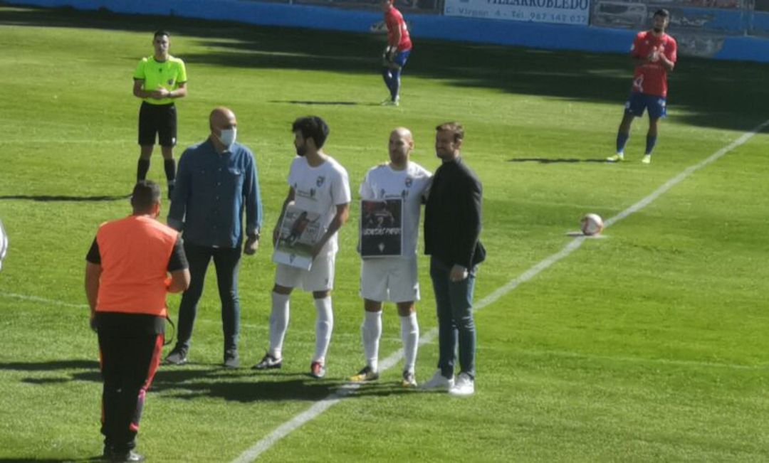 Entrega de placa a Pablo García y Perona Entrega de placa a Pablo García y Perona