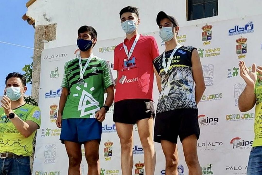 Raúl Porras, en lo más alto del podio de la Carrera por Montaña Tajo Negro Raúl Porras, en lo más alto del podio de la Carrera por Montaña Tajo Negro