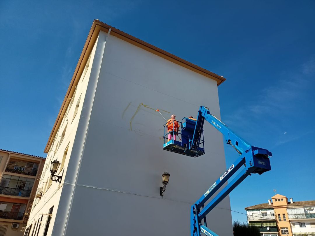 Okuda ha iniciado su nuevo proyecto en Ronda este lunes Okuda ha iniciado su nuevo proyecto en Ronda este lunes