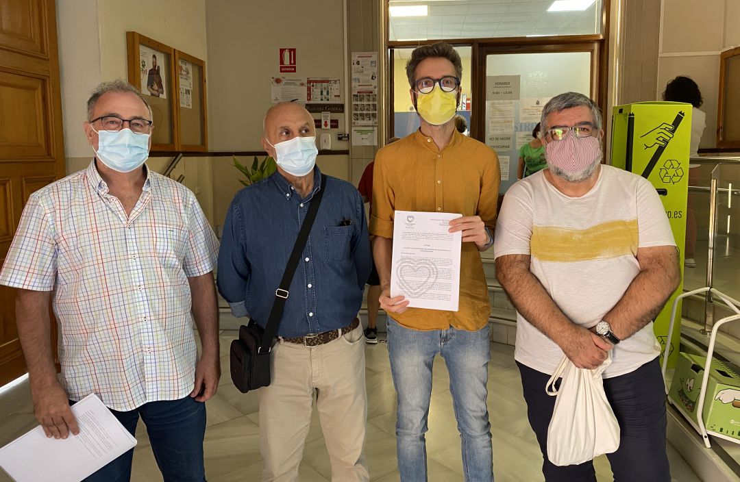 Javier Ureña, portavoz de Unidas Podemos por Jaén (segundo por la derecha) junto a miembros de la Coordinadora Local de Jaén por la Defensa del Sistema Público de Pensiones Javier Ureña, portavoz de Unidas Podemos por Jaén (segundo por la derecha) junto a miembros de la Coordinadora Local de Jaén por la Defensa del Sistema Público de Pensiones