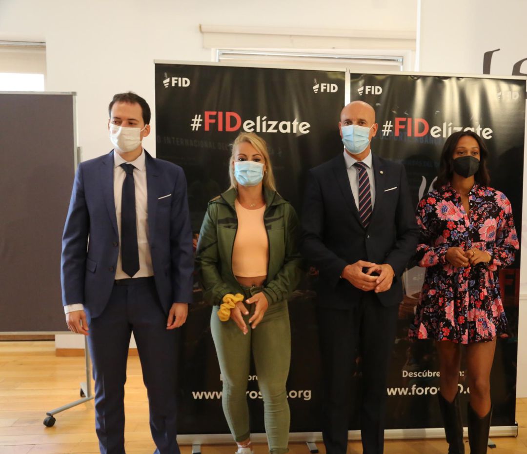 Del Río, a la izquierda, en la presenctación de una de las charlas junto a Lydia Valentín, Ana Peleteiro y el alcalde de la ciudad Del Río, a la izquierda, en la presenctación de una de las charlas junto a Lydia Valentín, Ana Peleteiro y el alcalde de la ciudad