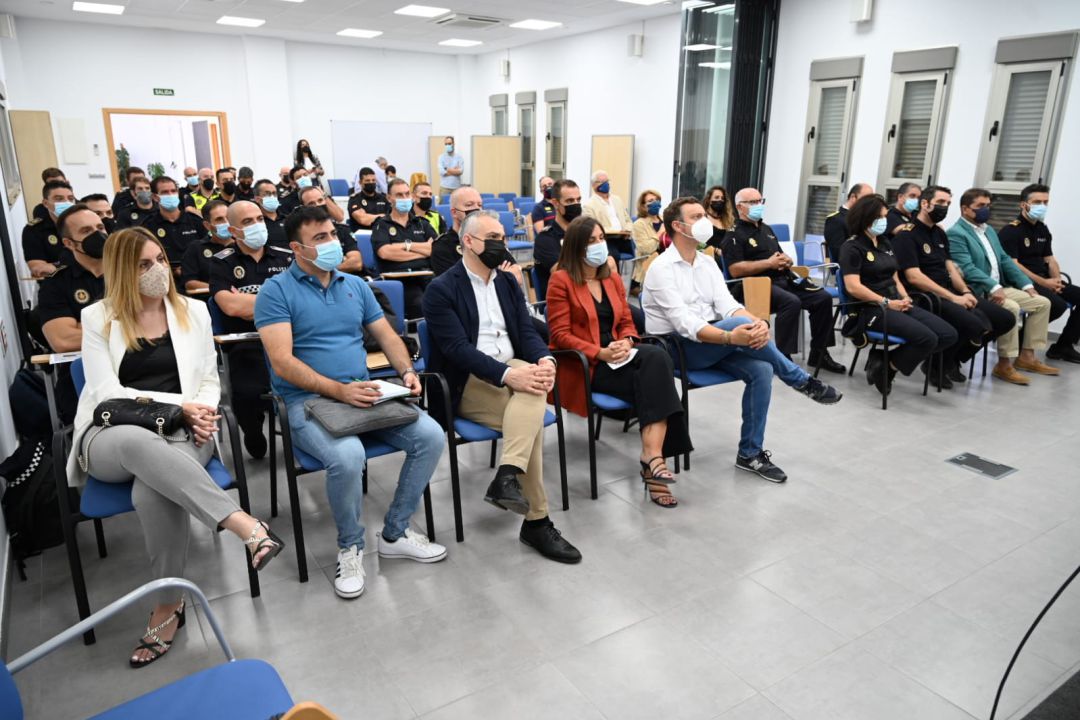 Inauguración del I Curso de Capacitación de Oficiales de la Policía Local en la Escuela de Seguridad Pública de Linares. Inauguración del I Curso de Capacitación de Oficiales de la Policía Local en la Escuela de Seguridad Pública de Linares.