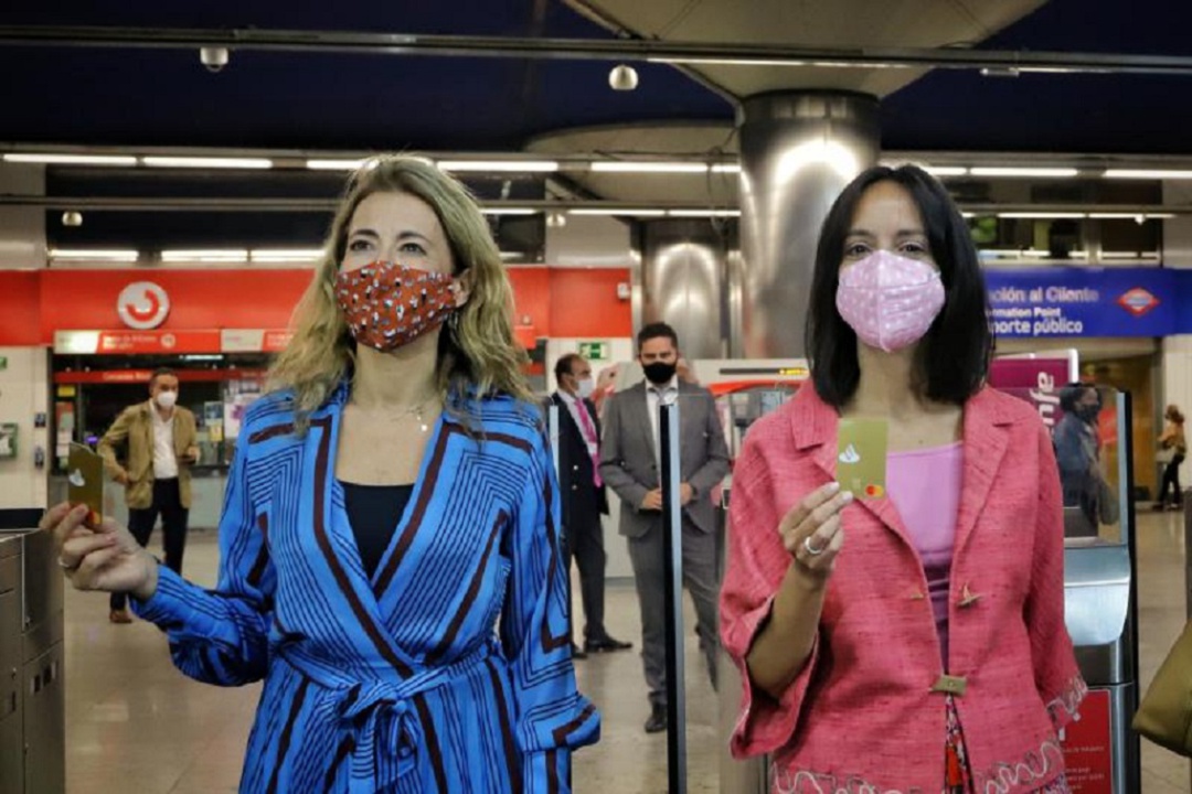La ministra de Transportes, Movilidad y Agenda Urbana, Raquel Sánchez; y la delegada del Gobierno, Mercedes González; presentan el sistema 'Cronos' La ministra de Transportes, Movilidad y Agenda Urbana, Raquel Sánchez; y la delegada del Gobierno, Mercedes González; presentan el sistema 'Cronos'