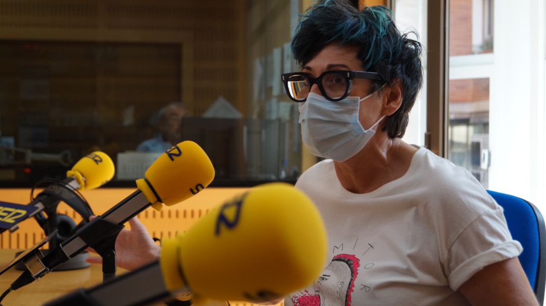Noelia Muriana, artista multidisciplinar en los estudios de Radio Murcia. Muriana ha sido la creadora del 'muro feminista' de Archena por encargo del Foro Otra Mirada Noelia Muriana, artista multidisciplinar en los estudios de Radio Murcia. Muriana ha sido la creadora del 'muro feminista' de Archena por encargo del Foro Otra Mirada