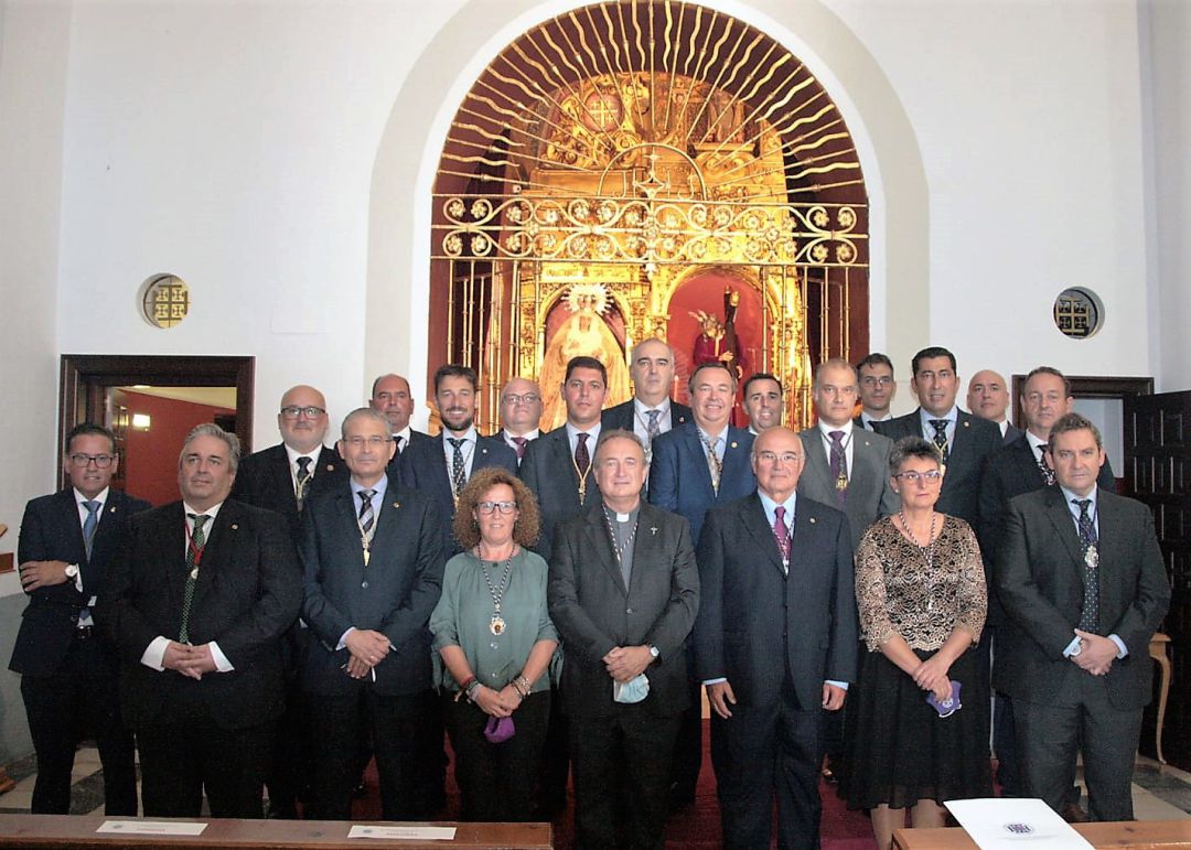 Foto de familia tras la constitución de la Congrecación de Hermandades Nazarenas Singulares Foto de familia tras la constitución de la Congrecación de Hermandades Nazarenas Singulares