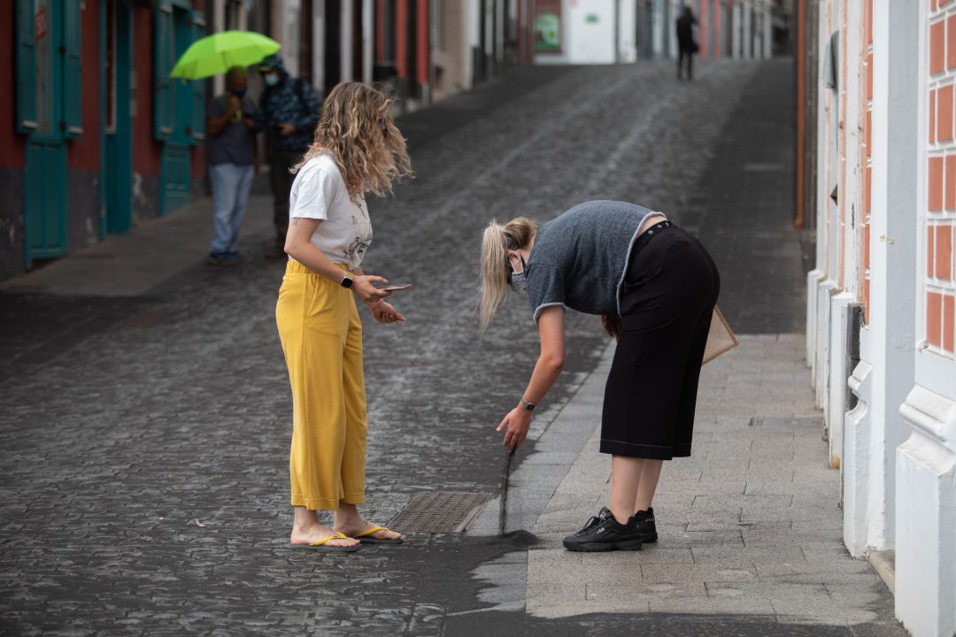Una lluvia de cenizas cae sobre Santa Cruz de La Palma Una lluvia de cenizas cae sobre Santa Cruz de La Palma