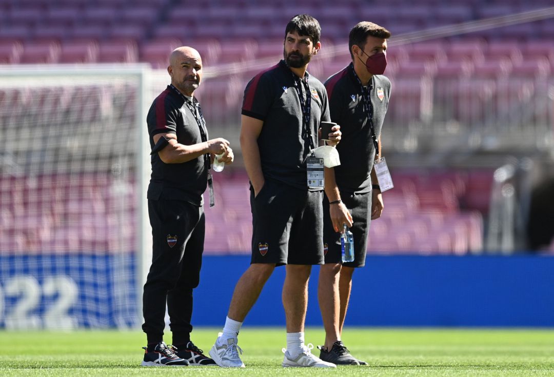 Paco Lopez, Head Coach of Levante inspects the pitch prior to the LaLiga Santander match between FC Barcelona Paco Lopez, Head Coach of Levante inspects the pitch prior to the LaLiga Santander match between FC Barcelona