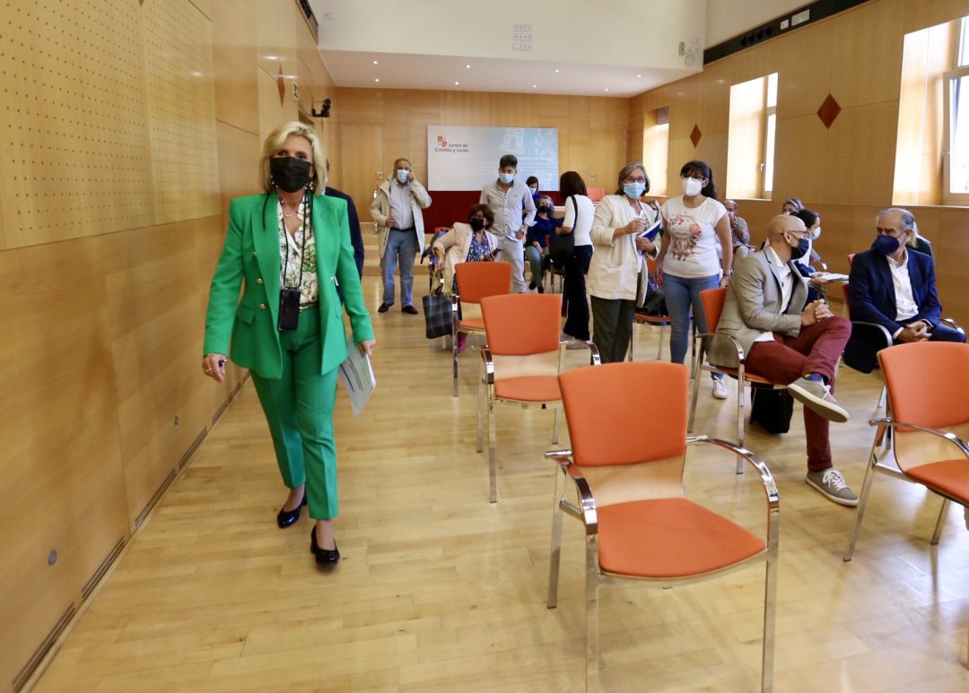 Reunión Verónica Casado, consejera de Sanidad, con las Sociedades Científicas Reunión Verónica Casado, consejera de Sanidad, con las Sociedades Científicas