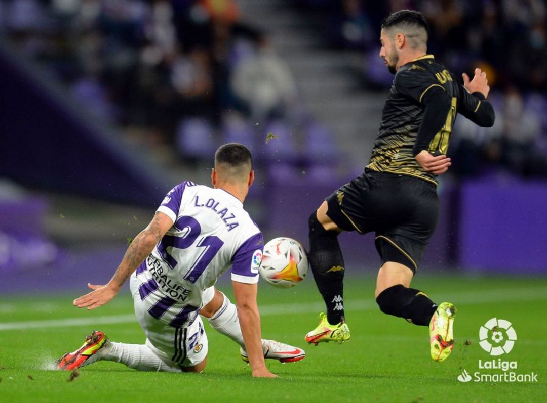 Jugada entre el Valladolid y el Alcorcón Jugada entre el Valladolid y el Alcorcón