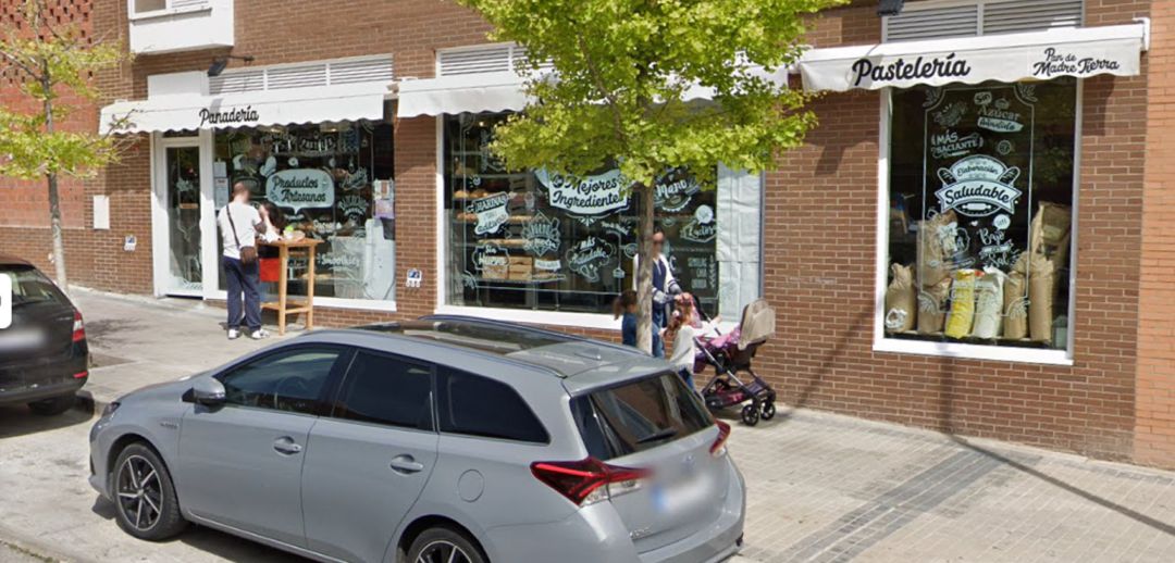 Arturo Sánchez ha quedado finalista entre los panaderos que mejor pan hacen de Madrid. Su tienda está en Valdemoro. Arturo Sánchez ha quedado finalista entre los panaderos que mejor pan hacen de Madrid. Su tienda está en Valdemoro.