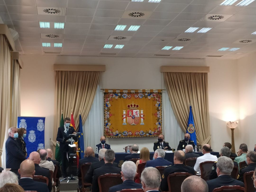 El delegado del Gobierno en Andalucía, Pedro Fernández, durante su intervención en la toma de posesión del nuevo jefe provincial de la Policía Nacional en Málaga, Enrique Barón. El delegado del Gobierno en Andalucía, Pedro Fernández, durante su intervención en la toma de posesión del nuevo jefe provincial de la Policía Nacional en Málaga, Enrique Barón.