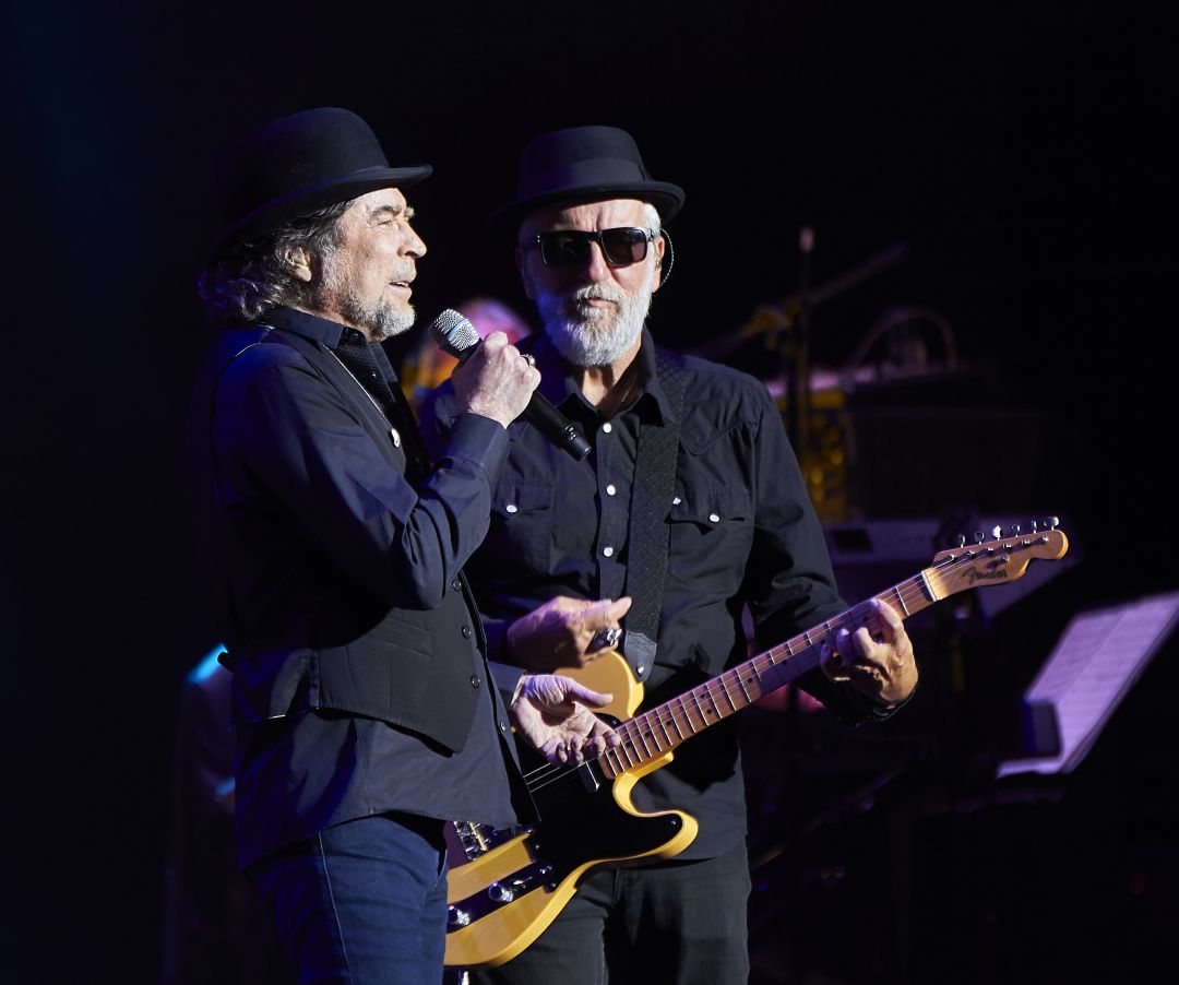 Joaquín Sabina y Pancho Varona, en un concierto en 2017 en A Coruña. Joaquín Sabina y Pancho Varona, en un concierto en 2017 en A Coruña.