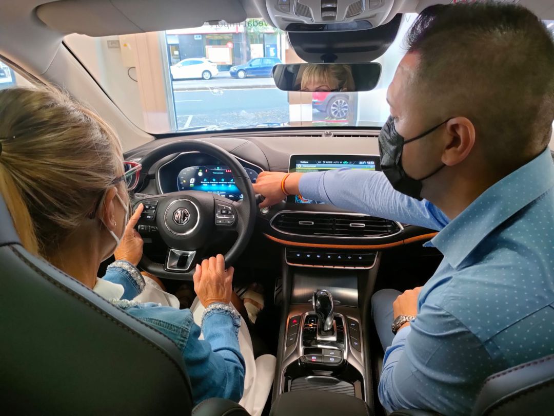 Vedat Automoción ofrece la posibilidad a sus clientes probar el vehículo durante una semana completa antes de decidirse por su compra. Vedat Automoción ofrece la posibilidad a sus clientes probar el vehículo durante una semana completa antes de decidirse por su compra.