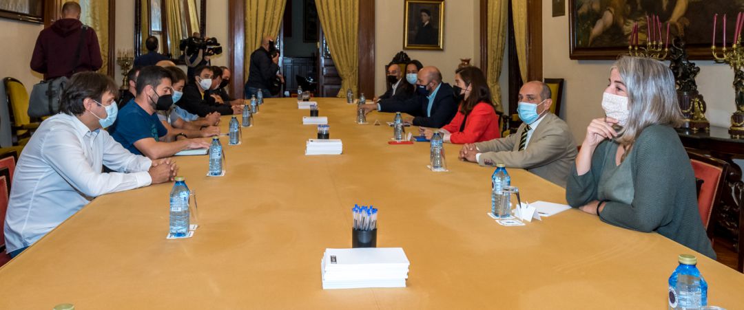 Reunión en María Pita con representantes del Comité de empresa de Alu Ibérica Reunión en María Pita con representantes del Comité de empresa de Alu Ibérica