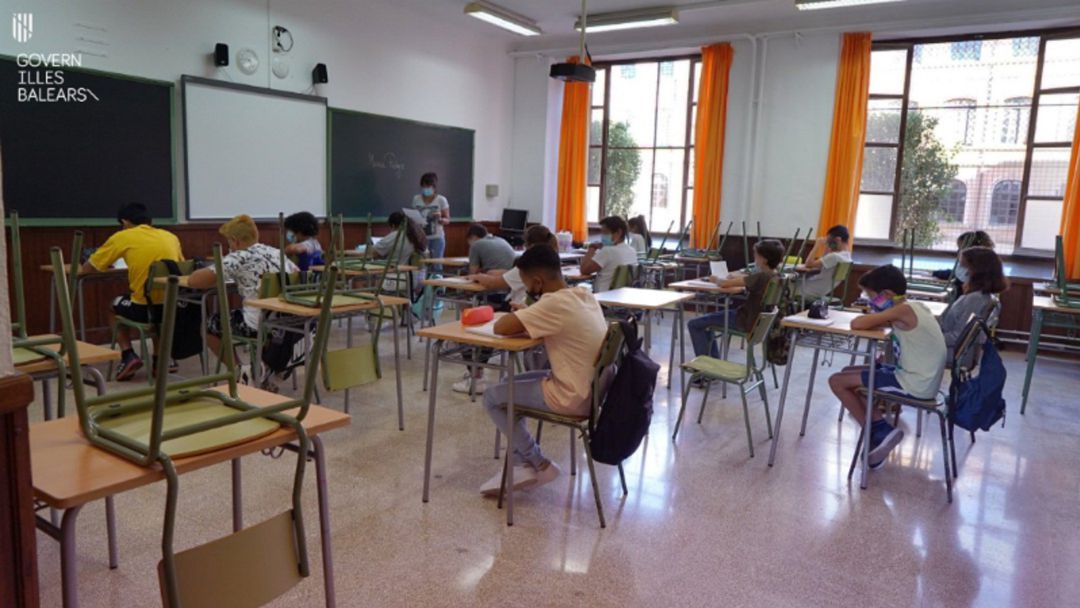 Alumnos en un aula Alumnos en un aula