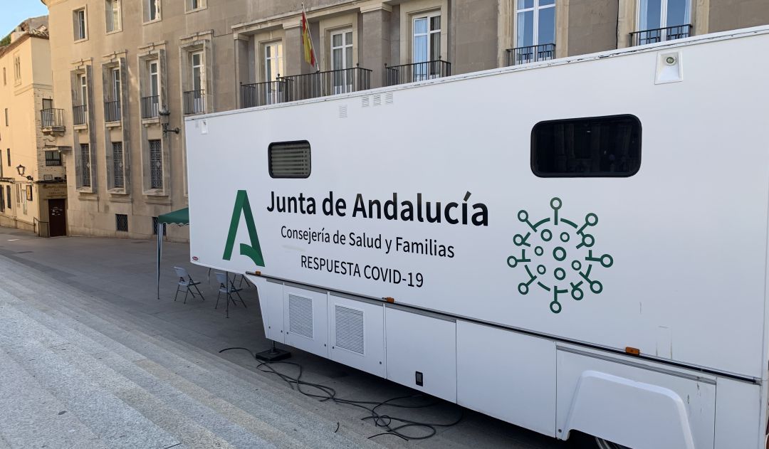 Camión para vacunarse instalado este martes en la plaza de Santa María de la capital. Camión para vacunarse instalado este martes en la plaza de Santa María de la capital.